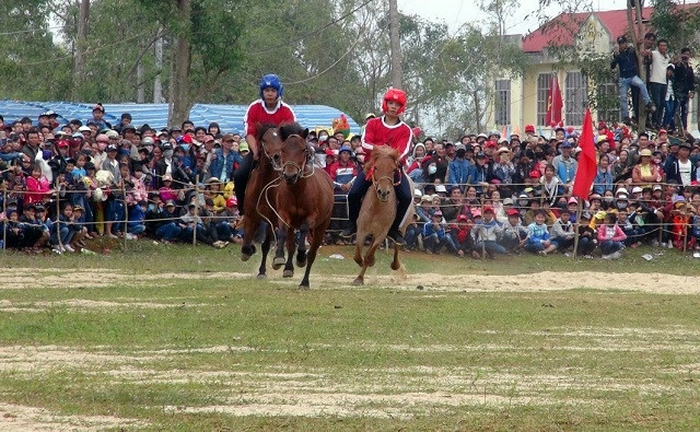 Offrandes en hommage aux rois méritant du pays ảnh 3