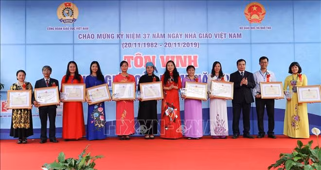 183 enseignants de l’Année 2019 à l’honneur ảnh 1 183 enseignants de l’Année 2019 à l’honneur ảnh 1