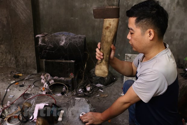 La fabrication des feuilles d’or dans le village de Kiêu Ky, à Hanoï ảnh 2 La fabrication des feuilles d’or dans le village de Kiêu Ky, à Hanoï ảnh 2