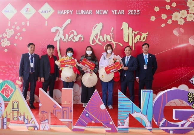 Nouvel An lunaire 2023: les premiers touristes étrangers à Da Nang, Quang Ninh et Binh Thuan ảnh 1 Nouvel An lunaire 2023: les premiers touristes étrangers à Da Nang, Quang Ninh et Binh Thuan ảnh 1