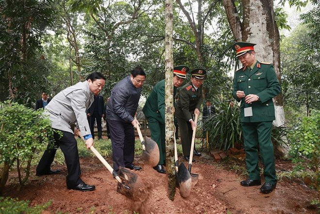Le PM Pham Minh Chinh à la Fête de plantation d'arbres du Printemps 2023 à Hanoï ảnh 2 Le PM Pham Minh Chinh à la Fête de plantation d'arbres du Printemps 2023 à Hanoï ảnh 2