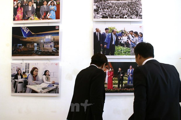 Exposition photographiques sur la coopération intégrale et multidisciplinaire entre le Vietnam et le Japon ảnh 6 Exposition photographiques sur la coopération intégrale et multidisciplinaire entre le Vietnam et le Japon ảnh 6