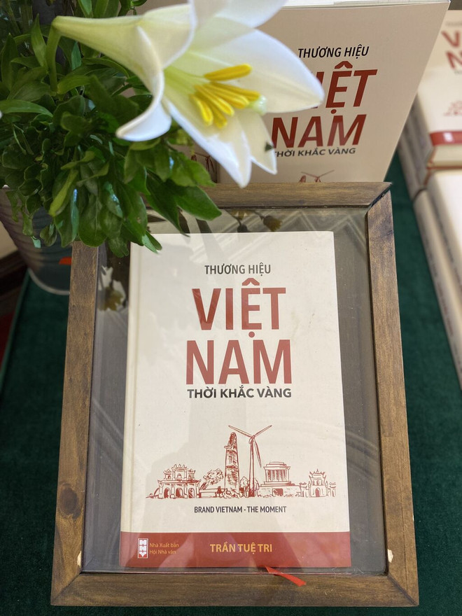 Premier livre sur les marques nationales dévoilé à Hanoï ảnh 1 Premier livre sur les marques nationales dévoilé à Hanoï ảnh 1