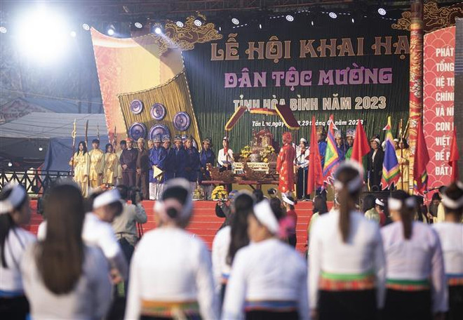 Hoa Binh: les Muong célèbrent la fête "Khai ha" ảnh 1 Hoa Binh: les Muong célèbrent la fête "Khai ha" ảnh 1