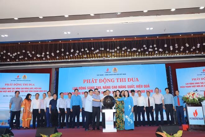 Secteur du pétrole et du gaz: lancement du Mois des ouvriers ảnh 1