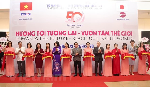 Exposition photographiques sur la coopération intégrale et multidisciplinaire entre le Vietnam et le Japon ảnh 2 Exposition photographiques sur la coopération intégrale et multidisciplinaire entre le Vietnam et le Japon ảnh 2