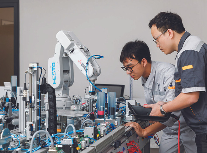 Vingroup dans le Top 10 des meilleurs lieux de travail au Vietnam ảnh 1 Vingroup dans le Top 10 des meilleurs lieux de travail au Vietnam ảnh 1