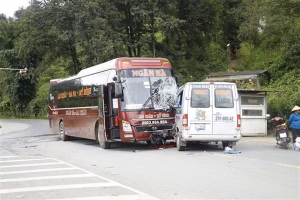 Près de 6.000 accidents de la route liés aux véhicules de transport en commun en 18 mois ảnh 1