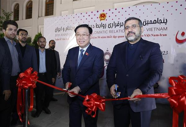 Le président de l'AN assiste à la Semaine de la culture vietnamienne en Iran ảnh 1 Le président de l'AN assiste à la Semaine de la culture vietnamienne en Iran ảnh 1