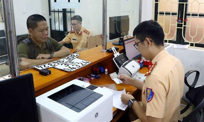 Chaque personne peut posséder plusieurs plaques de voitures et motos ảnh 1 Chaque personne peut posséder plusieurs plaques de voitures et motos ảnh 1