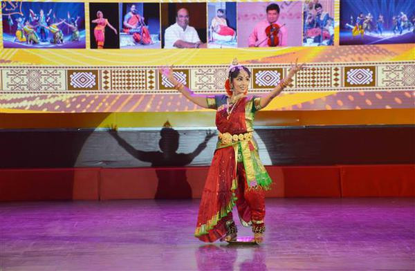 La danse classique indienne impressionne le public de Dak Lak ảnh 1 La danse classique indienne impressionne le public de Dak Lak ảnh 1