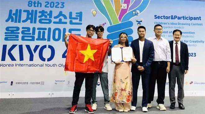 Des élèves de Quang Ninh décrochent une médaille d'or à un concours en République de Corée ảnh 1 Des élèves de Quang Ninh décrochent une médaille d'or à un concours en République de Corée ảnh 1