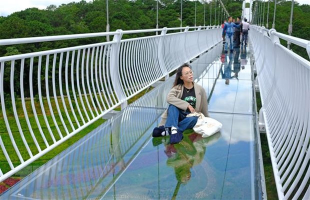 Inauguration à Da Lat du premier pont en verre des Hauts-Plateaux du Centre ảnh 1 Inauguration à Da Lat du premier pont en verre des Hauts-Plateaux du Centre ảnh 1