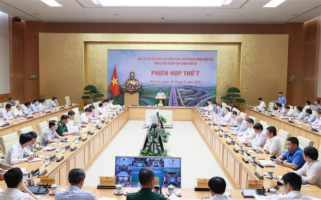 Le PM préside une réunion concernant les projets importants dans le secteur des transports ảnh 2 Le PM préside une réunion concernant les projets importants dans le secteur des transports ảnh 2