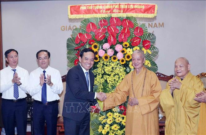 Fête Vu Lan : le vice-PM Tran Luu Quang félicite les dignitaires et les fidèles bouddhistes à HCM-Ville ảnh 1 Fête Vu Lan : le vice-PM Tran Luu Quang félicite les dignitaires et les fidèles bouddhistes à HCM-Ville ảnh 1