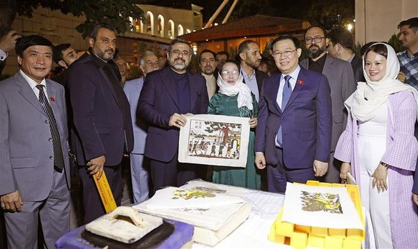 Le président de l'AN assiste à la Semaine de la culture vietnamienne en Iran ảnh 2 Le président de l'AN assiste à la Semaine de la culture vietnamienne en Iran ảnh 2