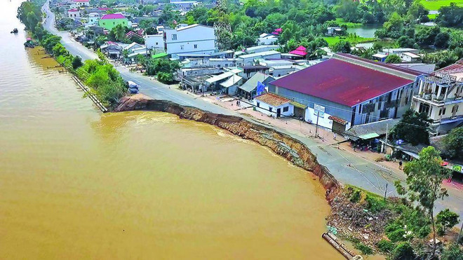Nécessité de solutions à long terme pour traiter l'érosion des berges et du littoral dans le delta du Mékong ảnh 2