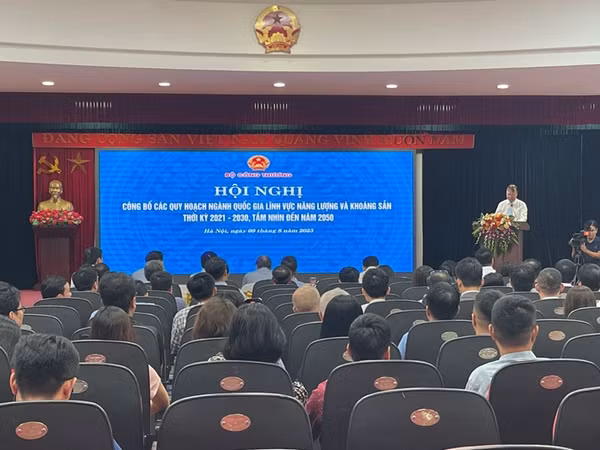 Publication des planifications nationales dans les secteurs de l'énergie et des minéraux ảnh 1