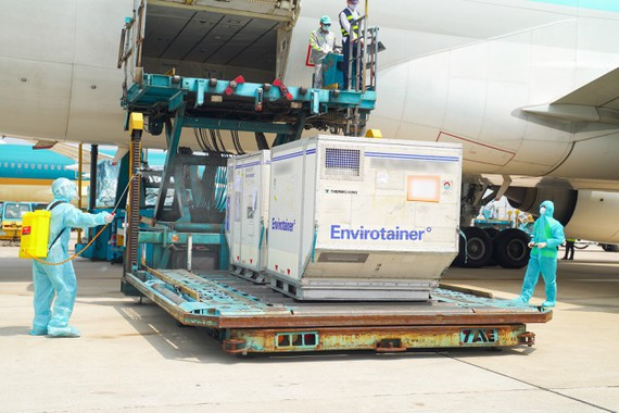De doses de vaccin AstraZeneca supplémentaies arrivent au Vietnam ảnh 1 De doses de vaccin AstraZeneca supplémentaies arrivent au Vietnam ảnh 1
