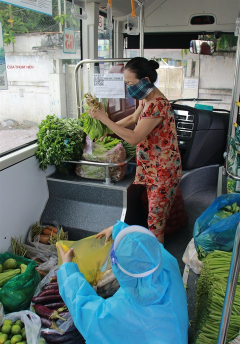 Des bus convertis en points de vente ambulants en temps de quarantaine ảnh 1 Des bus convertis en points de vente ambulants en temps de quarantaine ảnh 1