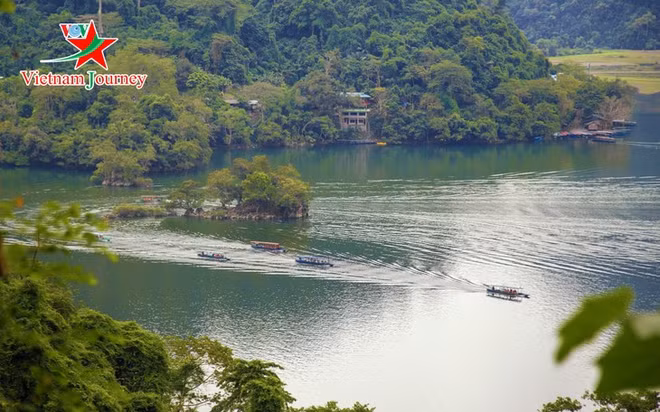 Le lac Ba Bê, un site naturel incontournable du Nord-Est ảnh 1
