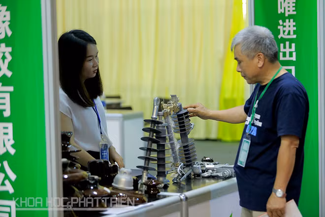 Ouverture de l’exposition de produits mécaniques et électroniques CA-Mexpo Vietnam 2017 ảnh 1