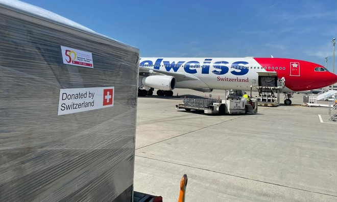 COVID-19 : la Suisse envoie 13 tonnes d'aide médicale au Vietnam ảnh 1 COVID-19 : la Suisse envoie 13 tonnes d'aide médicale au Vietnam ảnh 1