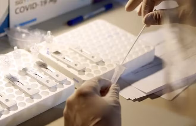 Hanoï renforce les tests de dépistage du SARS-CoV-2 ảnh 2
