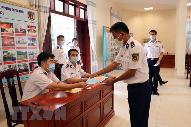 Ba Ria-Vung Tau: vote anticipé pour les soldats et pêcheurs en mer ảnh 2 Ba Ria-Vung Tau: vote anticipé pour les soldats et pêcheurs en mer ảnh 2