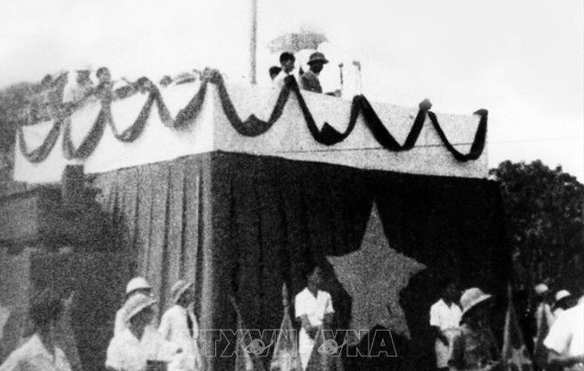 Séminaire "Le président Ho Chi Minh avec l'aspiration à l'indépendance, à la liberté et au bonheur" ảnh 1 Séminaire "Le président Ho Chi Minh avec l'aspiration à l'indépendance, à la liberté et au bonheur" ảnh 1