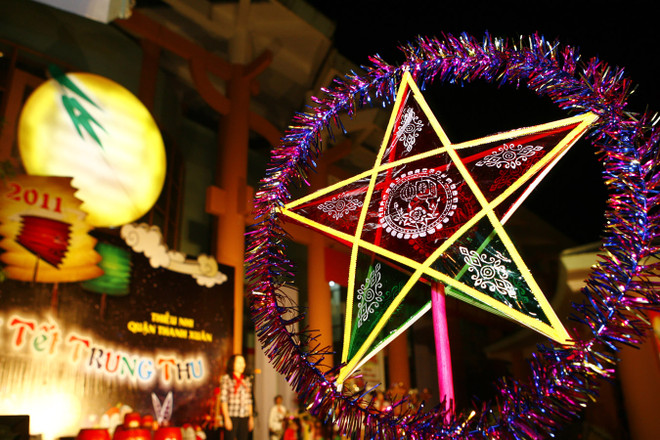 "Les lanternes illuminent les rêves" pour les enfants lors de la Fête de mi-automne ảnh 1 "Les lanternes illuminent les rêves" pour les enfants lors de la Fête de mi-automne ảnh 1