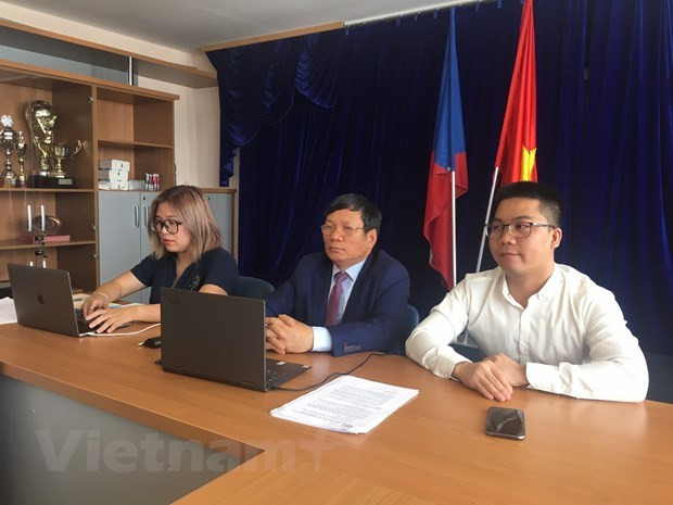 Le forum "Initiatives des jeunes vietnamiens en Europe" s'est tenu virtuellement ảnh 1