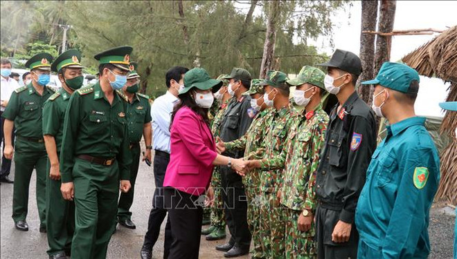 La vice-présidente Vo Thi Anh Xuan rend visite aux forces anti-épidémiques de Kien Giang ảnh 1 La vice-présidente Vo Thi Anh Xuan rend visite aux forces anti-épidémiques de Kien Giang ảnh 1
