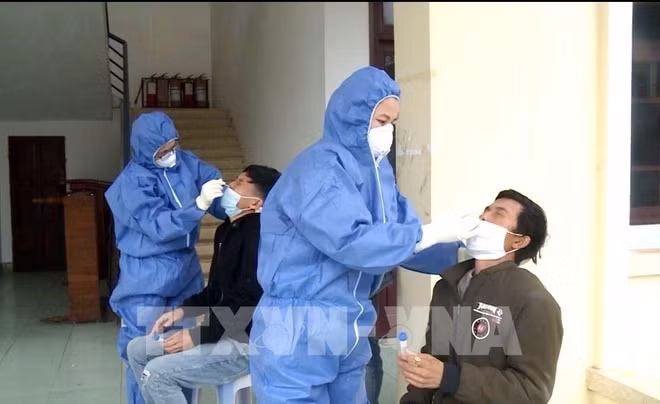 COVID-19 : un cas importé détecté et 14 patients annoncés guéris lundi ảnh 1 COVID-19 : un cas importé détecté et 14 patients annoncés guéris lundi ảnh 1
