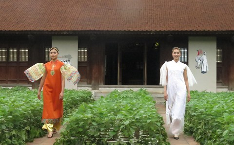Hanoï met l’ao dài à l’honneur ảnh 1