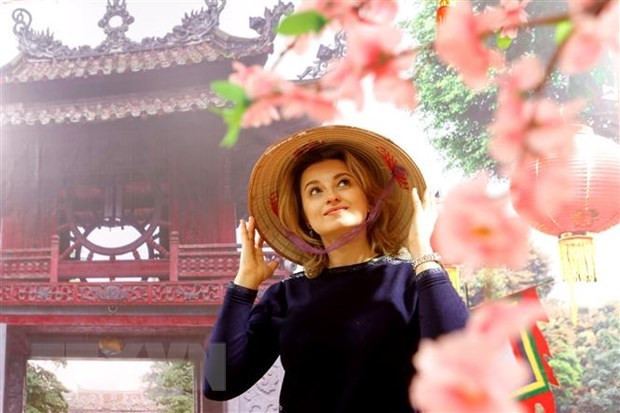 Une photographe russe impressionnée par l’ao dai du Vietnam ảnh 1