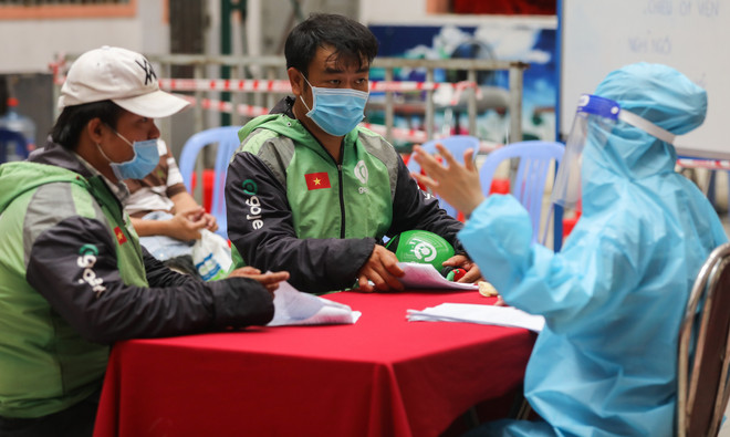 Testsde COVID-19 gratuits pour les livreurs à Ho Chi Minh-Ville ảnh 1 Testsde COVID-19 gratuits pour les livreurs à Ho Chi Minh-Ville ảnh 1