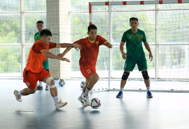 Coupe du monde de Futsal 2021 : L'équipe vietnamienne impressionne avant la phase finale ảnh 1