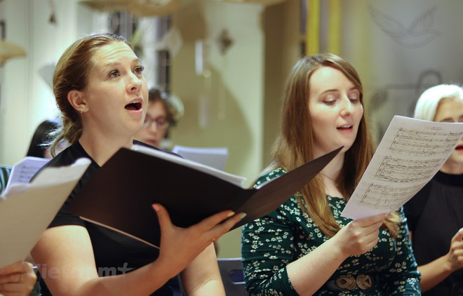 Des artistes étrangers au spectacle «Pour un Hanoï agréable à vivre» ảnh 1 Des artistes étrangers au spectacle «Pour un Hanoï agréable à vivre» ảnh 1