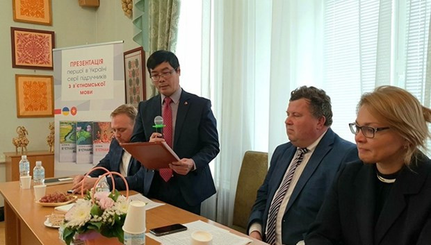 Lancement du premier manuel d’enseignement de langue vietnamienne en Ukraine ảnh 1 Lancement du premier manuel d’enseignement de langue vietnamienne en Ukraine ảnh 1