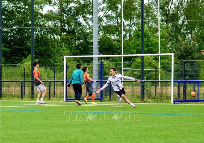 Tournoi de football "NNB - Coupe de Lille 2021" des étudiants vietnamiens en France ảnh 1 Tournoi de football "NNB - Coupe de Lille 2021" des étudiants vietnamiens en France ảnh 1