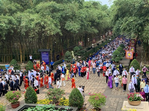 Les habitants de Hô Chi Minh-Ville rendent hommage aux rois Hùng ảnh 1 Les habitants de Hô Chi Minh-Ville rendent hommage aux rois Hùng ảnh 1