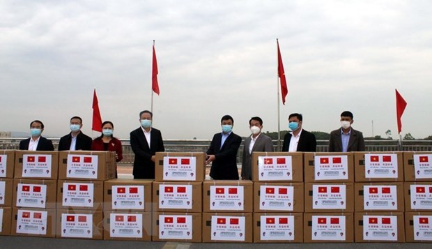 COVID-19 : la Chine offre des fournitures médicales à la province de Quang Ninh ảnh 1 COVID-19 : la Chine offre des fournitures médicales à la province de Quang Ninh ảnh 1