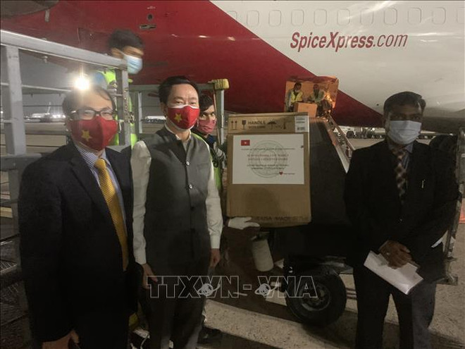 Le Vietnam fait don de matériel médical à l'Inde dans la lutte contre le COVID-19 ảnh 1 Le Vietnam fait don de matériel médical à l'Inde dans la lutte contre le COVID-19 ảnh 1
