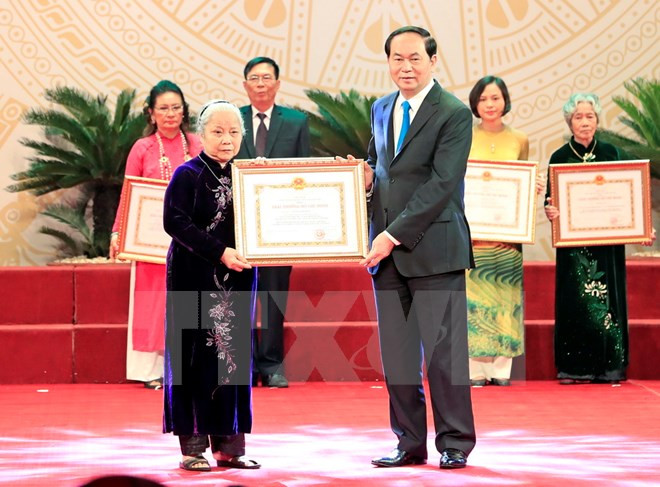 Plus de de 110 Prix Ho Chi Minh et Prix d’Etat à des écrivains et artistes ảnh 1 Plus de de 110 Prix Ho Chi Minh et Prix d’Etat à des écrivains et artistes ảnh 1