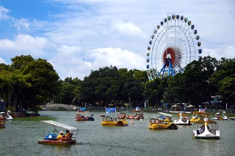 Hô Chi Minh-Ville : Une palette d’activités de divertissement au parc Dâm Sen ảnh 2