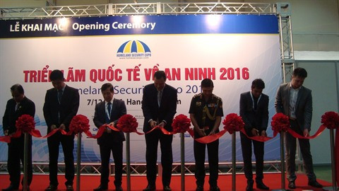 Vernissage de l’exposition internationale sur la sécurité à Hanoï ảnh 1 Vernissage de l’exposition internationale sur la sécurité à Hanoï ảnh 1
