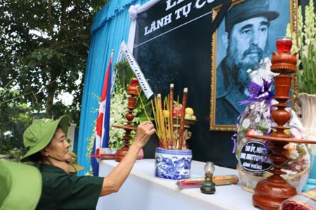 Le Vietnam observe un jour de deuil national en mémoire de Fidel Castro ảnh 1 Le Vietnam observe un jour de deuil national en mémoire de Fidel Castro ảnh 1