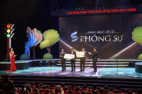 Remise des prix du Festival national de films sur la sécurité routière ảnh 1 Remise des prix du Festival national de films sur la sécurité routière ảnh 1