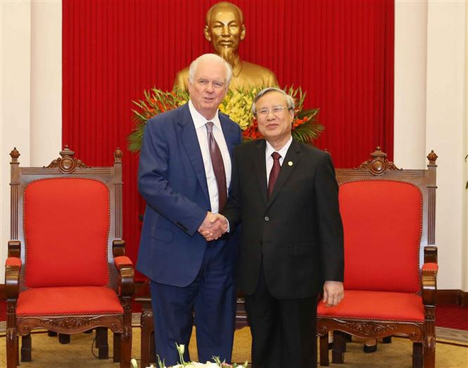 Développement de la coopération avec les Etats-Unis dans l’éducation et la formation ảnh 1